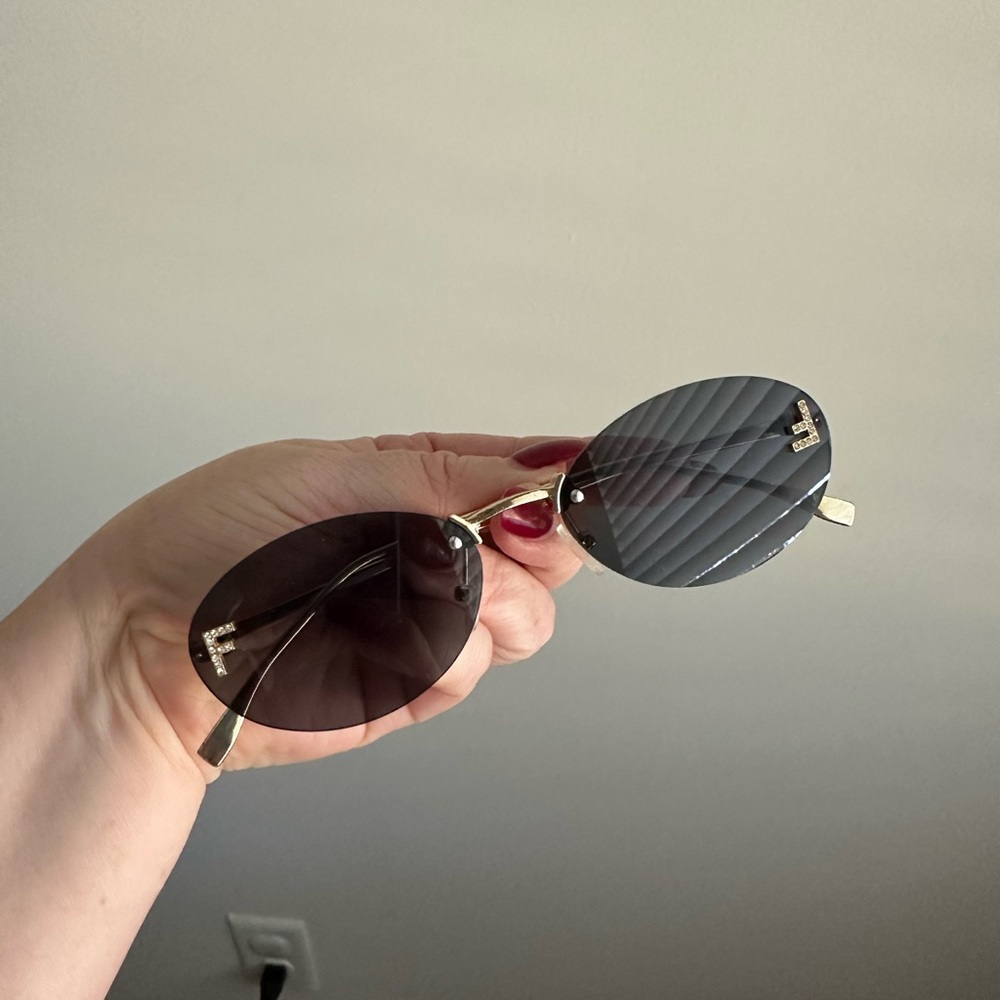 🕶️ Fendi  Sunglasses - Gold Frame, black Lenses